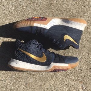 Obsidian Kyrie 3 Size 10.5